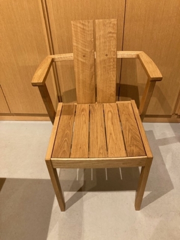 LOGチェア(板座)「個性的な素朴な椅子　LOGチェア　椅子・いす・チェアをお探しなら札幌の家具専門店『彩工房畑山』へ」