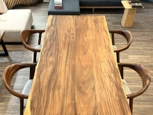 [高級感のあるお買い得なテーブル]の紹介。一枚板テーブル、無垢のテーブル、ダイニングテーブルの札幌市清田区の家具の店、Ties interior。