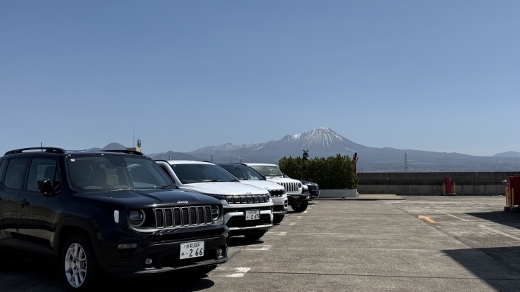 屋上駐車場から見える大山 🗻「今日はドライブ日和ですね」