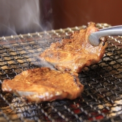 肉厚ジューシー✴︎骨付きカルビ！！