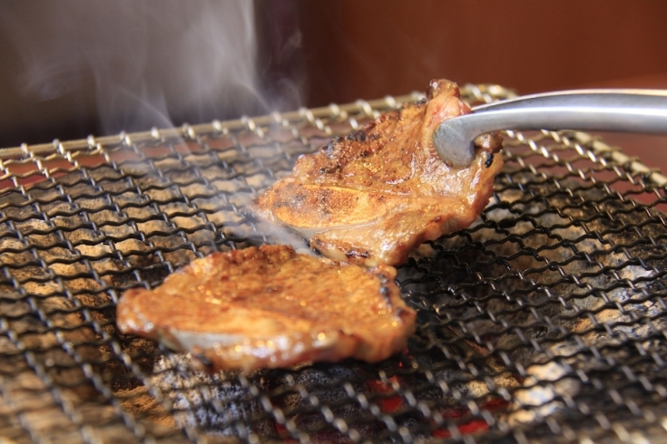 「肉厚ジューシー✴︎骨付きカルビ！！」