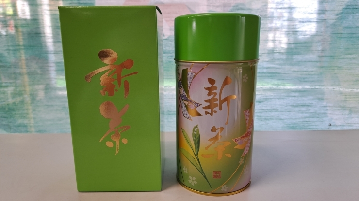 新茶専用の箱に入れてお届け「春の新茶はいかがですか？🍵」