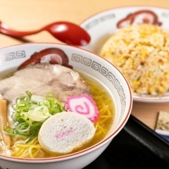 当店イチオシの「しおラーメン」とチャーハン　《石狩のラーメン店　きちりん花川店　JAF会員優待サービスも♪》