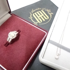 川西市久代のお客様。ダイヤのネックレス、キャッツアイリングのお買取りです。宝石売るなら、おたからやJR伊丹店まで！