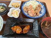 煮魚＋若鶏の唐揚げ、小鉢3品付き1250円「煮魚ランチ。若鶏の唐揚げ、小鉢3品付き1250円」