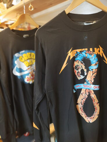 BAND T-SHIRTS「 【春物商品入荷中!】長袖BAND T-SHIRTS入荷しました!!【大分駅から徒歩8分にあるセレクトショップです!新品、古着、雑貨を幅広いジャンルで取り揃えています。メンズ・レディース取り扱いあります◎】」