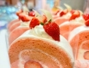 NEW「ルージュ」 春らしいピンク色のふわふわスポンジ🍓 いちご＆生クリームのロールケーキです。