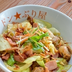 4月18日（木）本日の日替りは“ホタテバター丼”です！