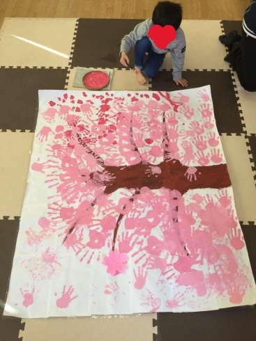 「手形の桜制作🌸」
