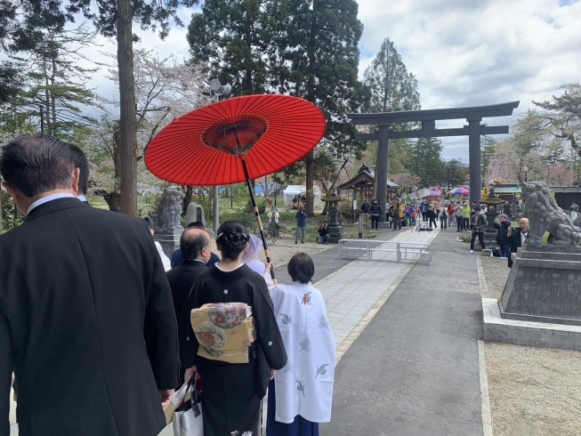 地元の人や観光客も一緒に祝福「戸澤神社での神前挙式🌸」