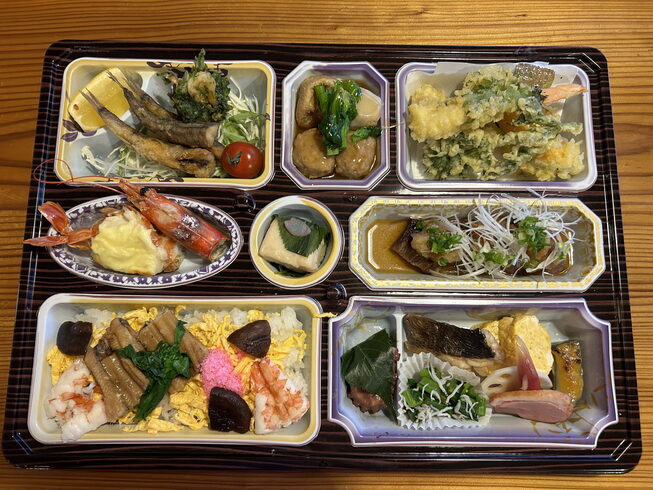 こちらは3500円税別以上からのお弁当になります。「お弁当🍱ご予約承ります(二本松で美味しいお弁当と言えばめぐみ家)」