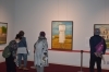 企画展絵画を鑑賞されるお客様「ツツジが咲き始めました」