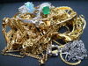 お一人の方が一度でお持ち頂く量としてはかなりの量♪「買取専門 金のクマ 沼津店　使わなくなった母親のアクセサリーを処分　点数も重量もスゴいです」