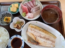 ホッケの焼きたて＋刺身盛り合わせ定食2300円