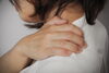 「肩の痛み、年齢のせいにしてあきらめていませんか？　四十肩五十肩でお悩み方へ【手もみ屋 海らく】」
