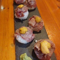 ウニク手まり寿司(天然本マグロ頬肉+生ウニ)