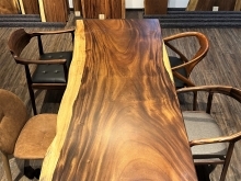 [サイズの大きいの一枚板]の紹介。一枚板テーブル、無垢のテーブル、ダイニングテーブルの札幌市清田区の家具の店、Ties interior。