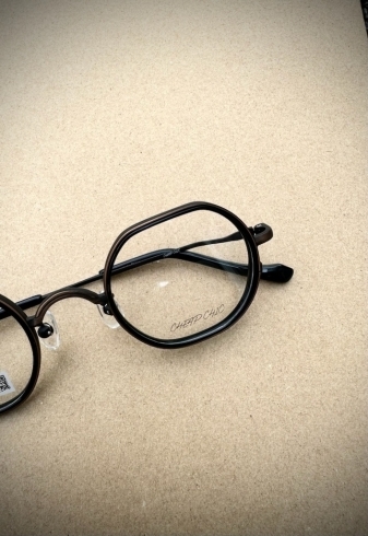 シンプルで飽きの来ないデザイン「多角形なメガネ【CHEAP CHIC】」