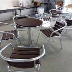 プール　休憩スペース　テーブル　椅子/群馬県藤岡市　群馬事務器