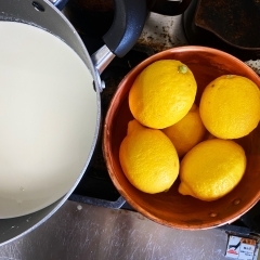 レモン塩バニラのアイスクリーム仕込み中