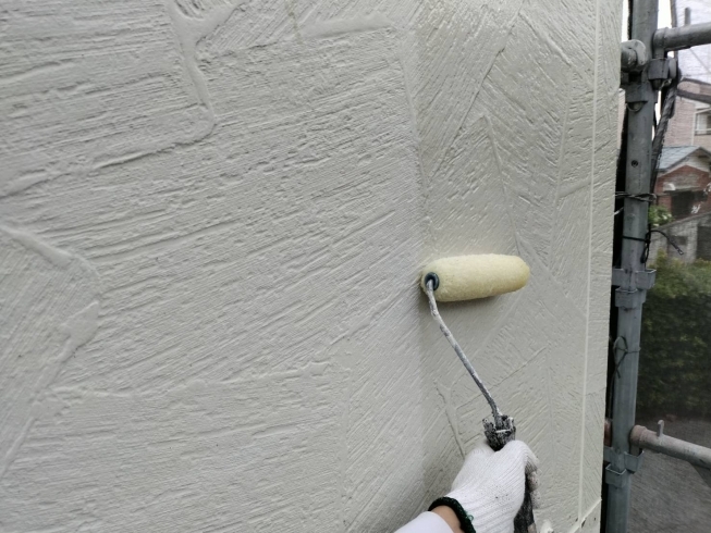 外壁塗装　下塗り「作新建装　今週の施工」