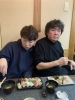調査の青葉　代表の父と寿司です。少し酔ってます。「ご依頼をお考えの方へ私共は低料金　相談・お見積もり　下見調査無料　女性相談員在籍　全国調査対応です。【創業平成7年、調査の青葉グループ　群馬-太田 栃木-足利・佐野　茨城-古河　埼玉-上尾　若さと責任感 be-ハッピー探偵事務所群馬太田】」