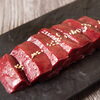 新鮮炙りレバー「新鮮炙りレバー！【炭火焼肉　海鮮浜焼き　団体歓迎　宴会40名までOK　一人焼肉　カウンター席　肉も海鮮も　個室は6人】」