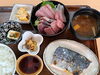 サワラの塩焼き＋刺身盛り合わせ定食2200円「鰆の塩焼き＋刺身盛り合わせ定食2200円」