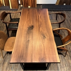 [納品の近い商品]のご紹介。一枚板テーブル、無垢のテーブル、ダイニングテーブルの札幌市清田区の家具の店、Ties interior。