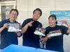 「【感謝】お買い上げありがとうございました😊笑顔❗️元気❗️愛情たっぷり弁当❗️お昼の出張販売⭐️京成ドライビングスクールさんの教習所メシ❗️特製弁当⭐️豚チリ・油淋鶏・青椒肉絲・生姜焼き🌟人気観光地！柴又帝釈天参道入口のお店🏮」