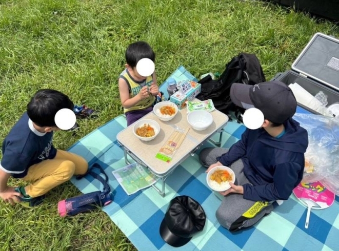 みんなで作ったカレーを頂きます！「炊事遠足🍛⛺️【札幌市北区児童デイサービスこぱんはうすさくら札幌太平教室】」
