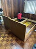 木製ベッドは分解して運び、再度組み立て中💡「お部屋の模様替えもベンリー福山東にお任せ😉👍✨」