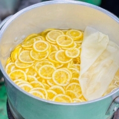 「瀬戸内レモンケーキ 」  今日は、工房で１枚📸 地元の農家さんから届いた無農薬栽培のレモン。