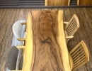 [当店で人気のあるタイプの一枚板]の紹介。一枚板テーブル、無垢のテーブル、ダイニングテーブルの札幌市清田区の家具の店、Ties interior。