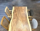 [当店人気のダイニングテーブル]の紹介。一枚板テーブル、無垢のテーブル、ダイニングテーブルの札幌市清田区の家具の店、Ties interior。