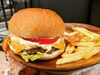 「スマトレ自慢のベーコンチーズバーガー【木曽町の雑貨&カフェ　パンケーキやパフェが食べられるお店】」