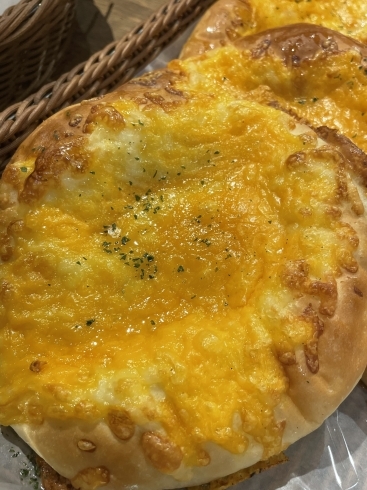 新作チーズとはちみつのピザ「石窯パン工房アーリーバードニュース！」