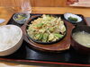 牛ホルモン鉄板焼定食「茅野市でランチ♪ 茅野市　弥ハル食堂」