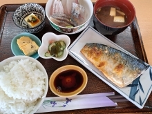 鯖の塩焼き＋刺身盛り合わせ定食1900円