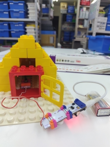 LittleBitsでドアブザー「Little Bitsで電子回路を作ってみました！　/練馬区・豊島区・中野区・板橋区のフリースクール」