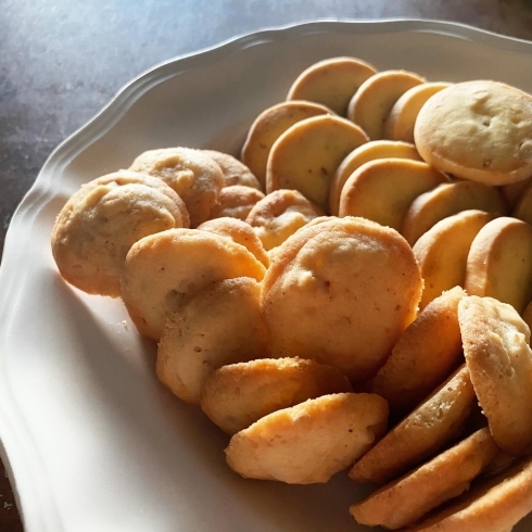 チーズサブレ、レモンピールとナツメグのクッキー「新作クッキー焼いてます」