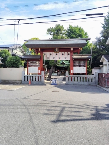 熊野神社に到着「🎈 熊野神社にて茅の輪くぐり 🎈　★英会話と体操のコラボ教室（堀切、お花茶屋、綾瀬、亀有、小菅）」