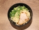 久留米ラーメンの象徴『中太麺』の自家製麺を替え玉でもお楽しみください。