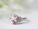華やかなピンク色が魅力の、愛を象徴する宝石