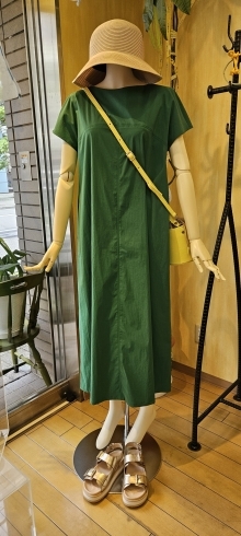 着丈122cm ¥24970 グリーン、ブラック「これからが大活躍のワンピース❗」