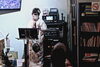 新曲 秋螢を熱唱する、みたかずよさん。「津田沼駅近歌の広場T.Sは、歌手が良く遊びに来る楽しい店でふ。」