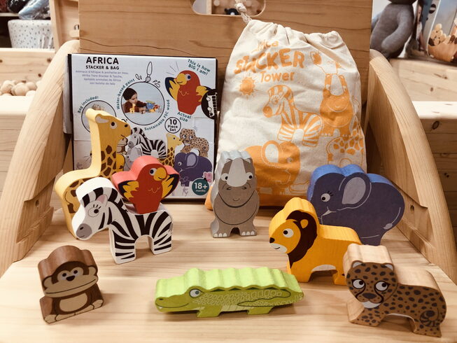 アフリカ「木製知育玩具で楽しいひととき❣️」