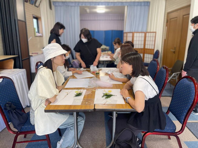 先日開催のプリザーブドフラワー教室の様子「【ワークショップ講師を募集中】新しい趣味や供養の形を見つけませんか?」