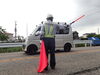 「電気工事での片側交互通行規制👮🏻【交通誘導・警備・ドローン空撮は、サンプラス下越へ！】」