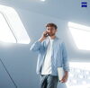 屋内では薄い色のついたメガネ「運転に適したレンズあります！」